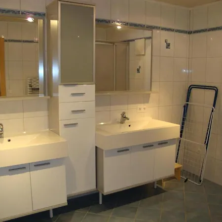 Gaestehaus Schwoagerhof مزرعة للإقامة *