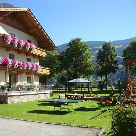 Lantgård Gaestehaus Schwoagerhof Fügen