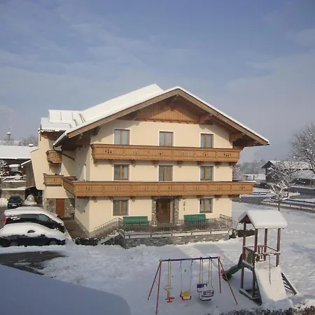 Gaestehaus Schwoagerhof Farm stay Fuegen