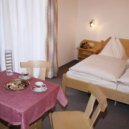 Фермерський будинок Gaestehaus Schwoagerhof Фюген