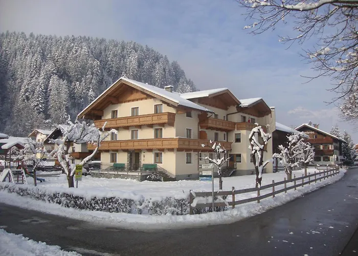 Farm stay Gaestehaus Schwoagerhof Fuegen