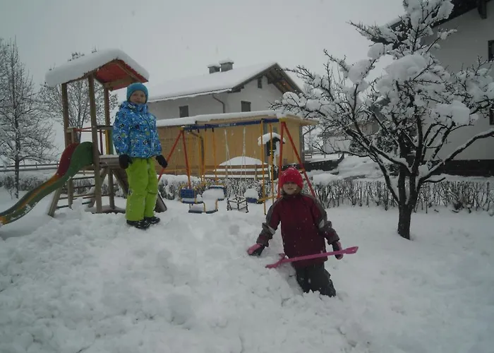 Gaestehaus Schwoagerhof Farm stay Fuegen