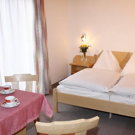 Gaestehaus Schwoagerhof * フューゲン